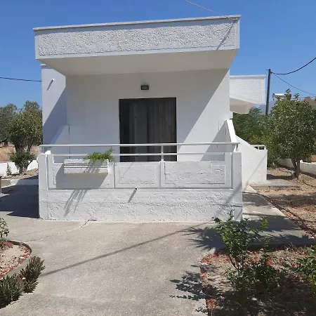 Chrisanthi בית הארחה